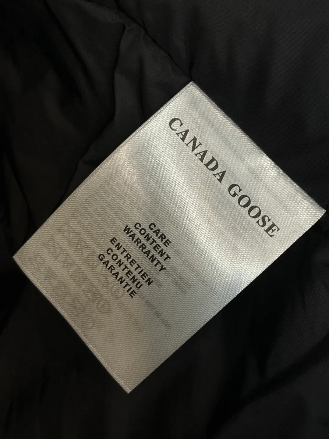 P800 counter quality Canadian Goose 24 latest fashion designer down jackets in 2025💟Big Goose’s popular stand-collar down jacket, popular down jacket, filled with 90# white goose down, every detail shows high-end craftsmanship. The design changes of structural tailoring show the diverse image changes of men. The slim fit and tailored fit meet the current popular multi-layered wear and versatile style in life! Color: Black Gray Size: XS-XXL